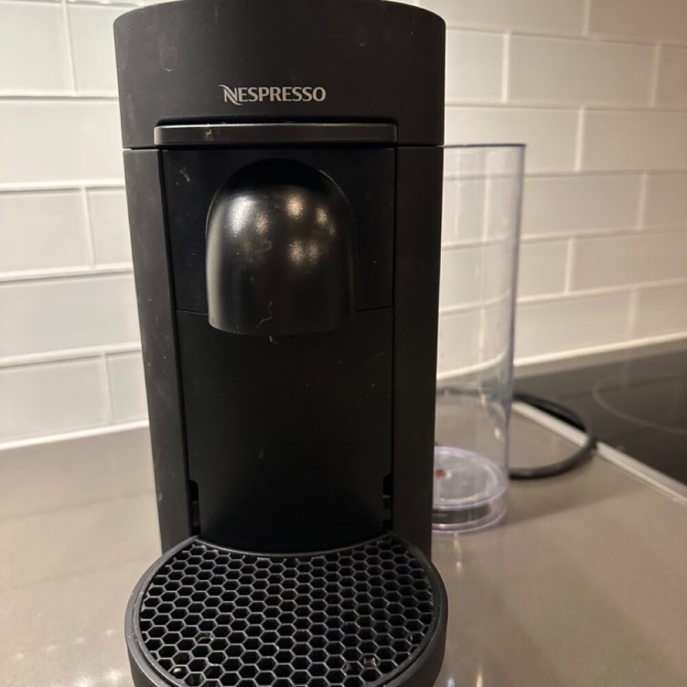 De'Longhi Nespresso Vertuo Plus Coffee & Espresso Single Serve Machine